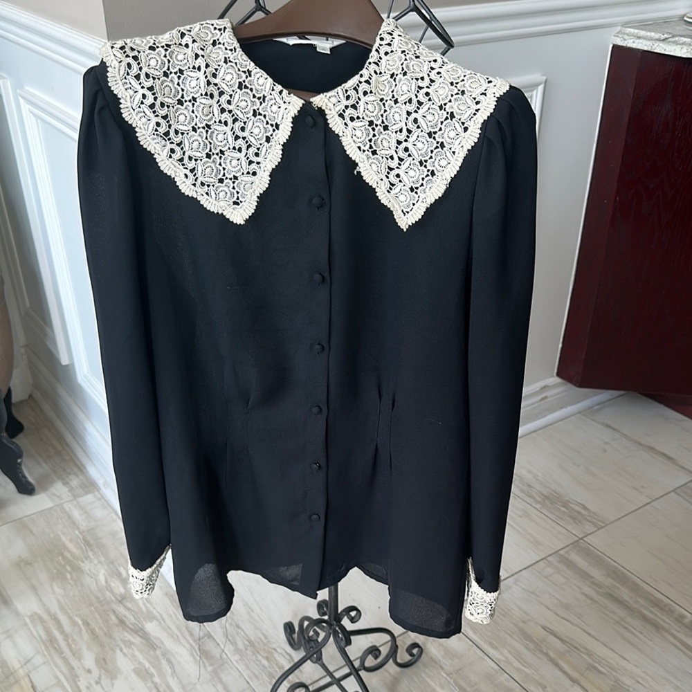 Black Long Sleeve Vintage Blouse with Peter Pan  laced Collar